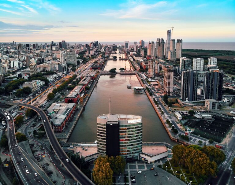 1-Von-Deensel_Puerto_Madero_Buenos_Aires_40689219792-min-2